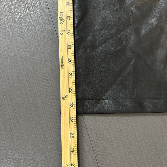 Spanx Pants Womens M Black Faux Leather Flare Leg Pull On Lined Stretch Shaping - Picture 8 of 16